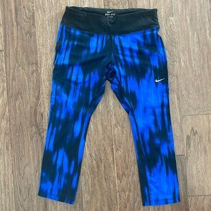 Nike Dri fit cropped leggings. Size small.